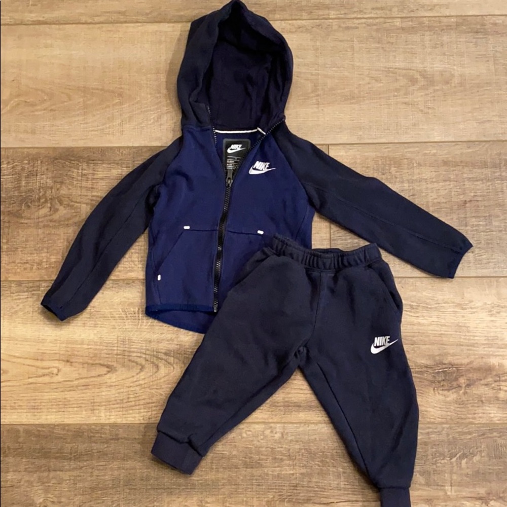 Navy blue Nike tech fleece set 2T
